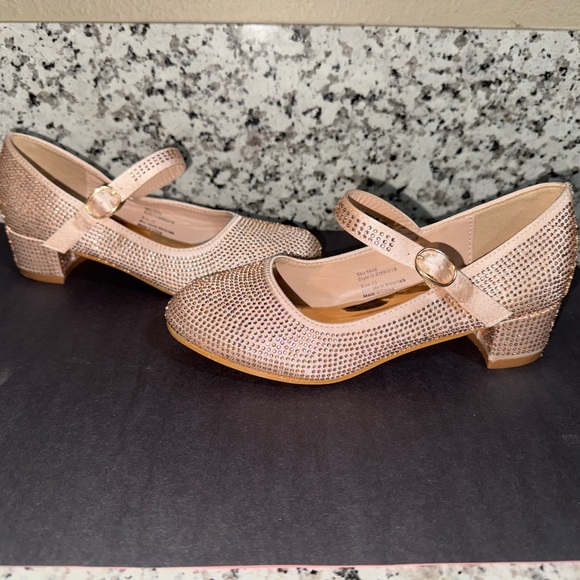 GIRLS SIZE 13 BADGLEY MISCHKA ROSE GOLD SHOES! LIKE NEW!! - Picture 1 of 6